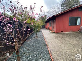 157 Fairview Ln in Sonoma, CA - Building Photo