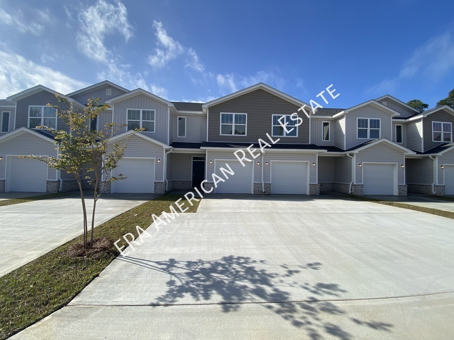 1003 Skylark Rd in Mary Esther, FL - Foto de edificio