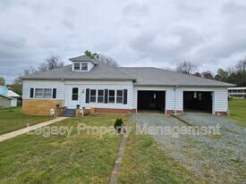 3050 Swepsonville-Saxapahaw Rd in Graham, NC - Building Photo
