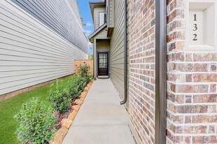 132 Red Cascade Trl in Willis, TX - Foto de edificio - Building Photo