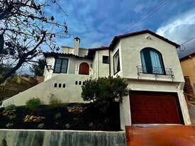 3219 Kingsland Ave in Oakland, CA - Building Photo