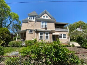 211 Holland St, Unit 2 in Somerville, MA - Building Photo - Building Photo