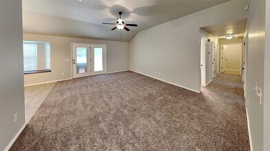 1300 Selborne Pl in Yukon, OK - Building Photo - Building Photo