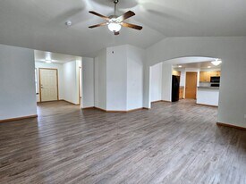 474 Charbonneau Dr in Richland, WA - Building Photo