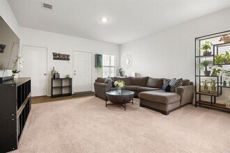 257 Muscovy Dr in Uhland, TX - Building Photo - Building Photo