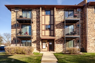 Carolshire in Carol Stream, IL - Foto de edificio - Building Photo