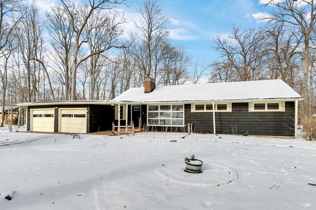 11040 Cleveland Rd in Mokena, IL - Building Photo - Building Photo