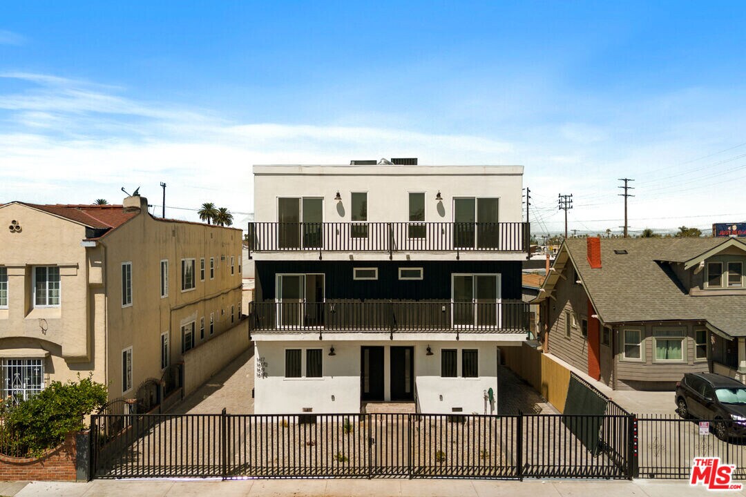 1619 2nd Ave in Los Angeles, CA - Building Photo