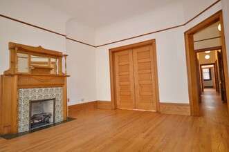2214 N Kenmore Ave, Unit 2214-1 in Chicago, IL - Building Photo - Building Photo