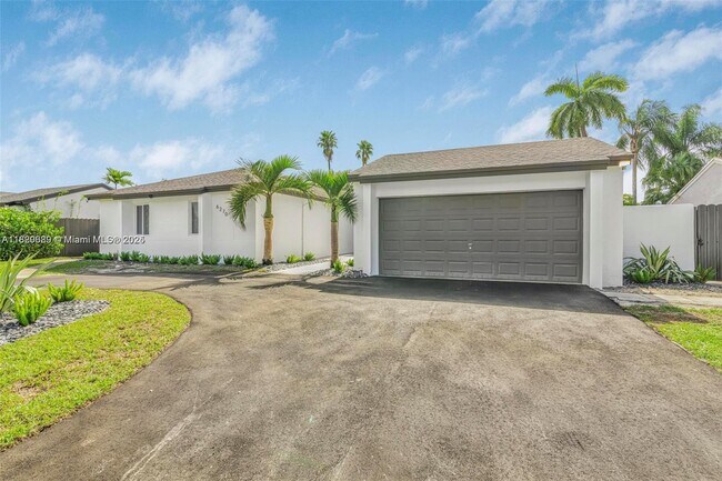 6270 NW 199th St in Hialeah, FL - Building Photo - Building Photo