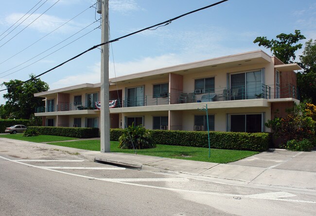 12100 Griffing Blvd in North Miami, FL - Building Photo - Building Photo