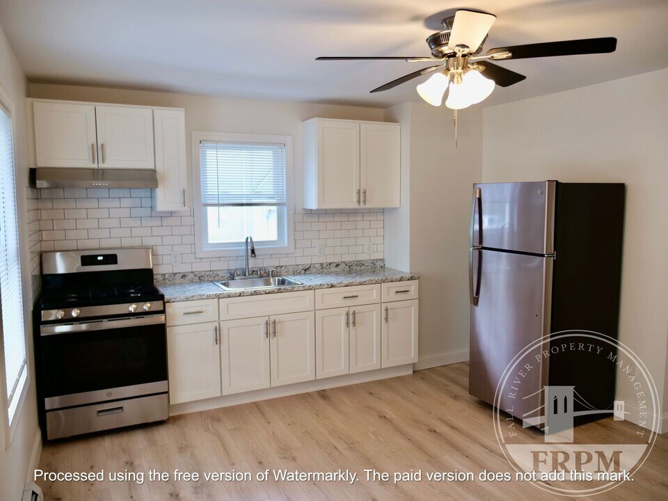 99 Orange St in Fall River, MA - Building Photo