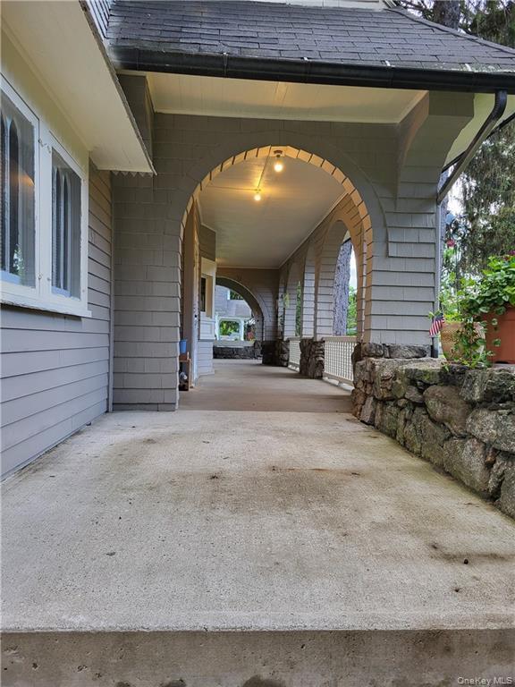 32 Oakland Ave in Warwick, NY - Building Photo - Building Photo