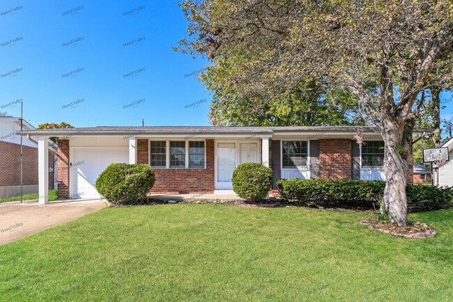 property at 1365 Bluefield Dr