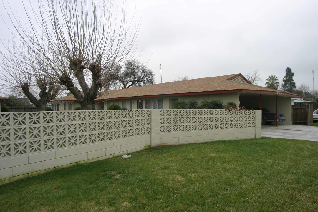 Lynn Apartments in Dos Palos, CA - Building Photo