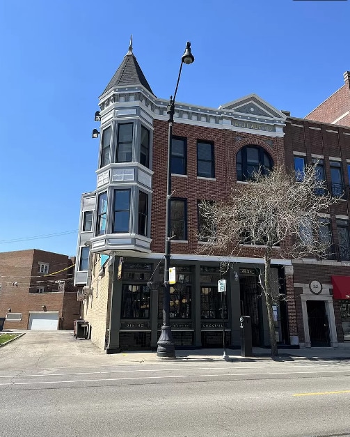 property at 2624 N Lincoln Ave