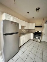 334 Forrest St, Unit 1 Apartamentos