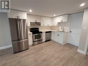 726 Grandview Dr in Oshawa, ON - Building Photo - Building Photo