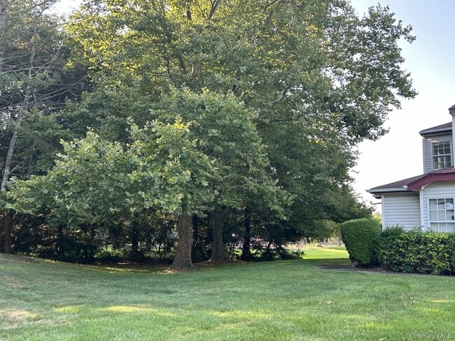 5 Norfolk Ct in Coram, NY - Building Photo - Building Photo