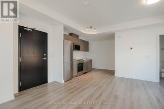 861-861 Sheppard Ave W in Toronto, ON - Building Photo - Building Photo