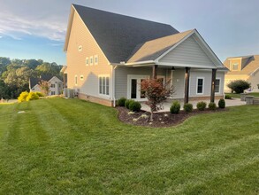 1241 Whispering Springs Ct in Forest, VA - Foto de edificio - Building Photo