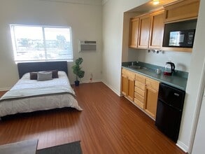 10050 National Blvd, Unit 4 in Los Angeles, CA - Building Photo - Building Photo