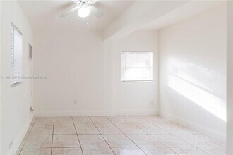 5820 Grant St in Hollywood, FL - Building Photo - Building Photo