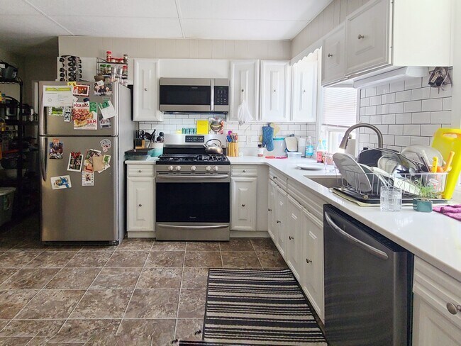 158 Holland St, Unit 1 in Somerville, MA - Building Photo - Building Photo