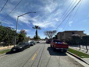 4064 E 60th St in Huntington Park, CA - Foto de edificio - Building Photo