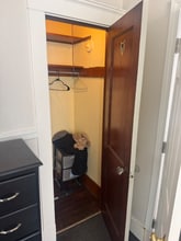 215 Main St, Unit 2E in Hyannis, MA - Foto de edificio - Building Photo