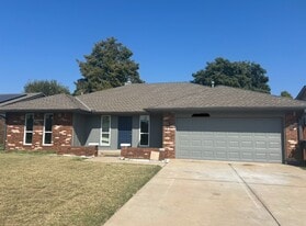 10019 Paisley Rd in Yukon, OK - Building Photo