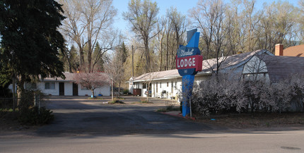 Stardust Lodge in Colorado Springs, CO - Building Photo - Building Photo