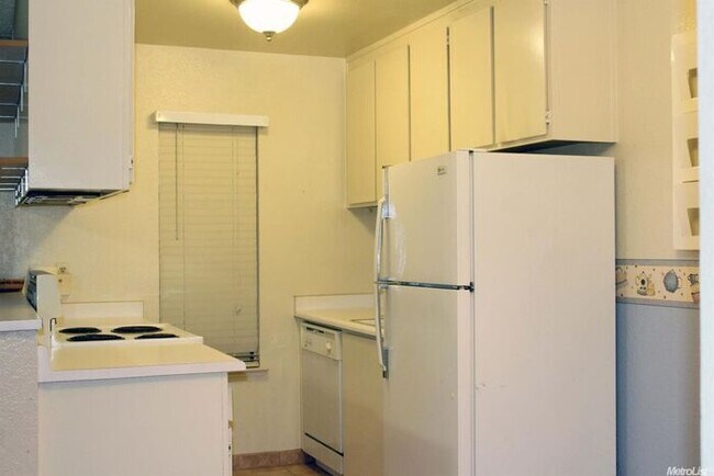 6724 Plymouth Rd-Unit -57 in Stockton, CA - Foto de edificio - Building Photo