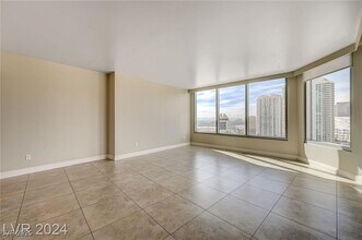 222 Karen Ave in Las Vegas, NV - Building Photo - Building Photo