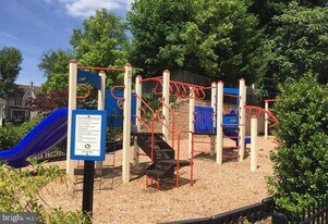 81 Linden Pl in Towson, MD - Building Photo