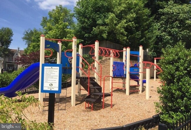 property at 81 Linden Pl