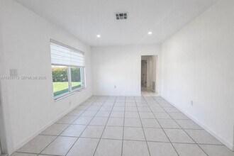 7980 SW 37th Terrace in Miami, FL - Building Photo - Building Photo