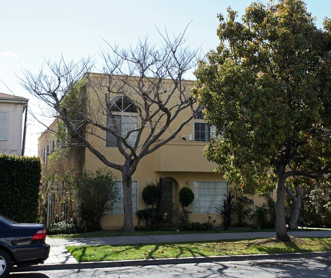 2456 Arizona Ave in Santa Monica, CA - Building Photo - Building Photo