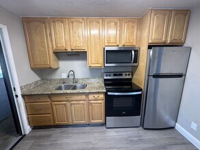 215 Tahoe Ave in Roseville, CA - Building Photo - Building Photo