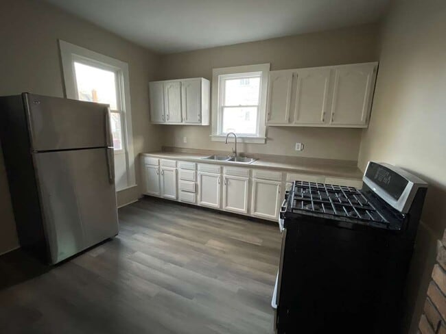 217 N West Ave in Freeport, IL - Building Photo - Building Photo