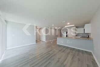 826 Wilmington Pkwy in Cape Coral, FL - Foto de edificio - Building Photo