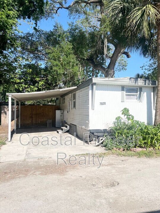 7020 Washington St in New Port Richey, FL - Building Photo