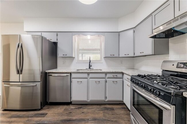 property at 1009 Field St