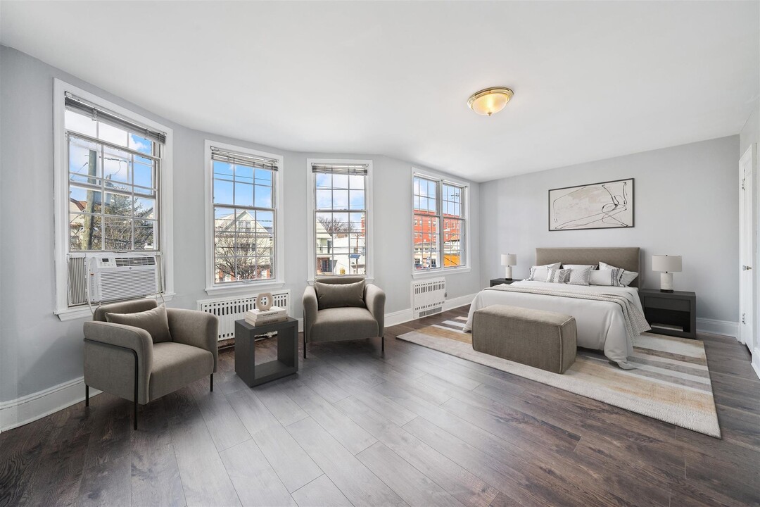 658 Avenue C in Bayonne, NJ - Building Photo