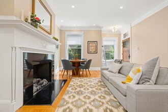 322 Tappan St, Unit 322 in Brookline, MA - Building Photo - Building Photo