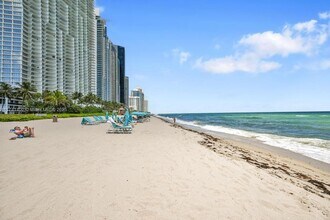 16711 Collins Ave in North Miami Beach, FL - Building Photo - Building Photo