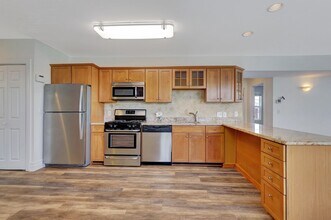 170 Undercliff Ave, Unit 3 in Edgewater, NJ - Foto de edificio - Building Photo