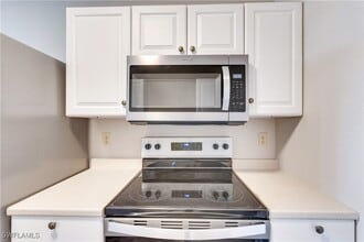 4629 Bayshore Dr in Naples, FL - Building Photo - Building Photo