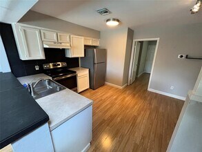 5608 Cougar Dr in Austin, TX - Building Photo - Building Photo