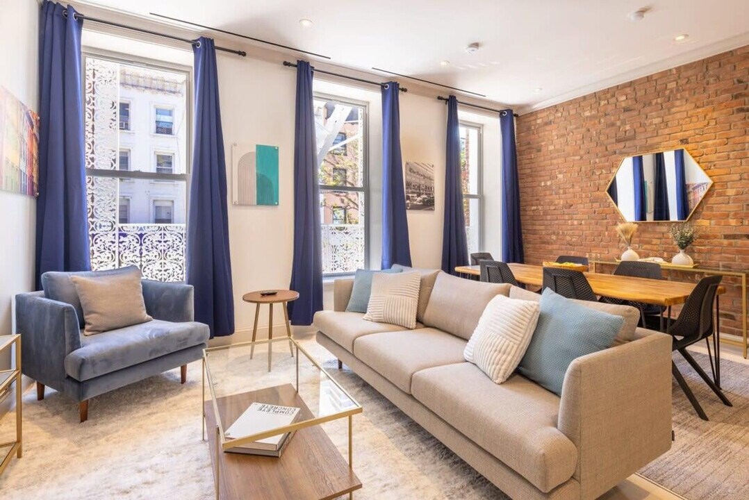 808 Lexington Ave in New York, NY - Building Photo